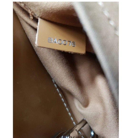 Authentic Louis Vuitton Epi Passy GM Shoulder
Hand Bag Brown with shoulder strap - Picture 10 of 15